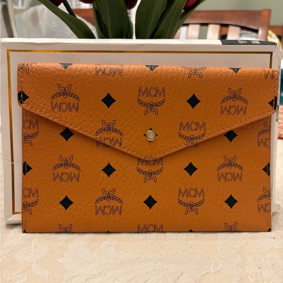 MCM Vibrant Orange Logo Envelope Clutch - Picture 1 of 13